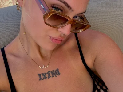 zoeypink Blond Hair webcam from France